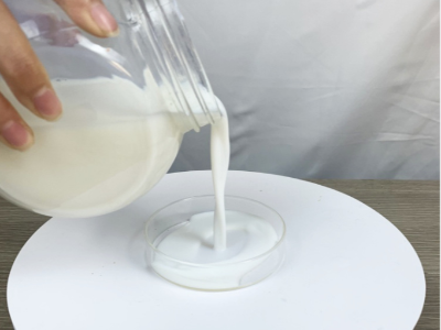 防銹面漆乳液8308 具有優(yōu)異的快干性能、初期耐水性及抗回粘性，對金屬基材的附著力好，漆膜致密性高，耐鹽霧性能優(yōu)異，與常規(guī)防銹助劑、防銹顏料相容性好